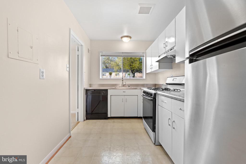 10630 MONTROSE AVENUE 104