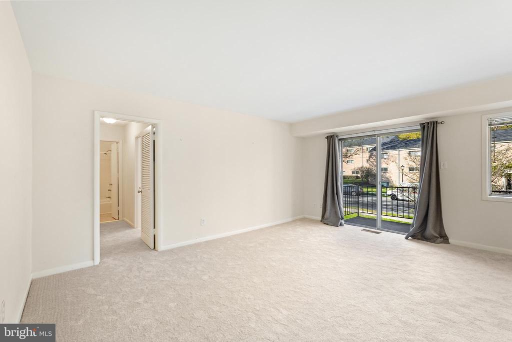10630 MONTROSE AVENUE 104