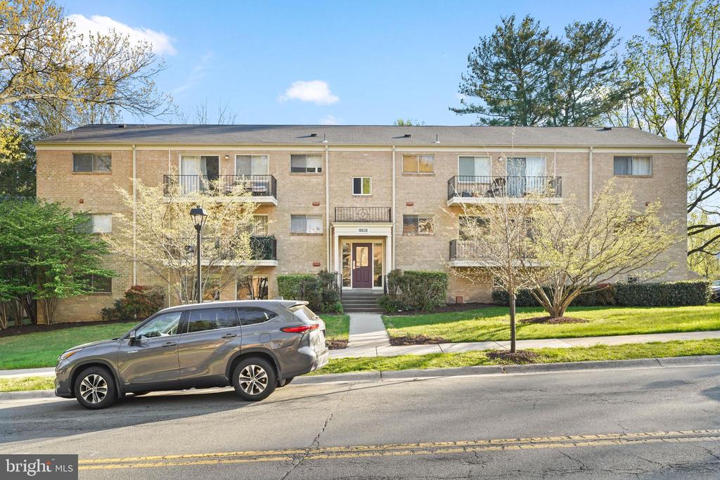 10630 MONTROSE AVENUE 104