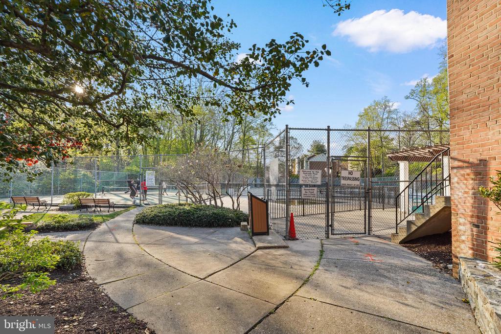 10630 MONTROSE AVENUE 104