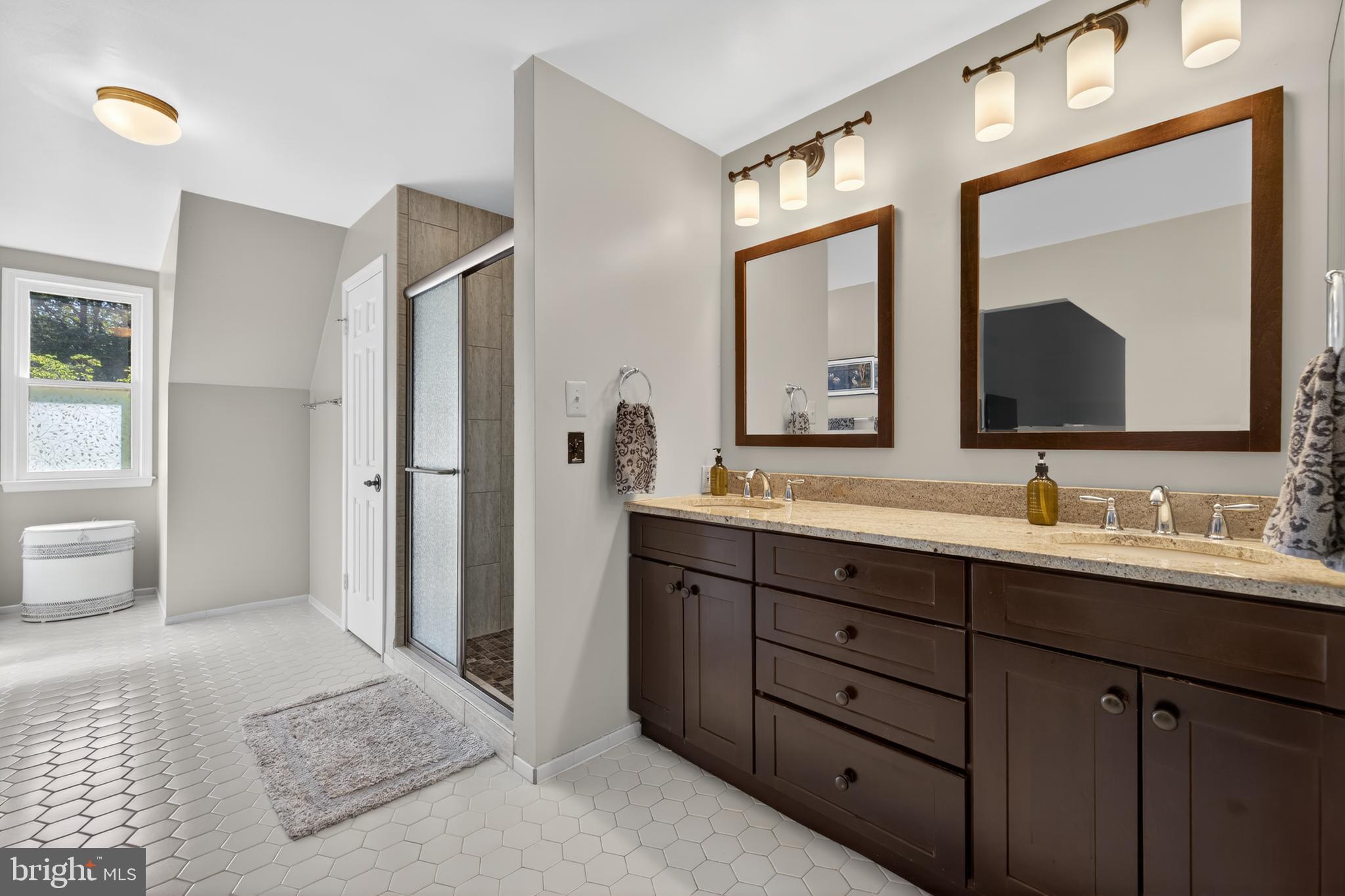 6 GALESVILLE COURT