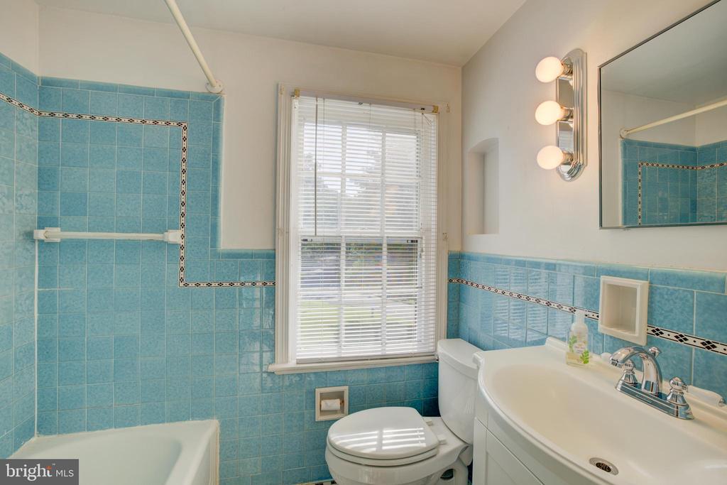 1119 WOODSIDE PARKWAY