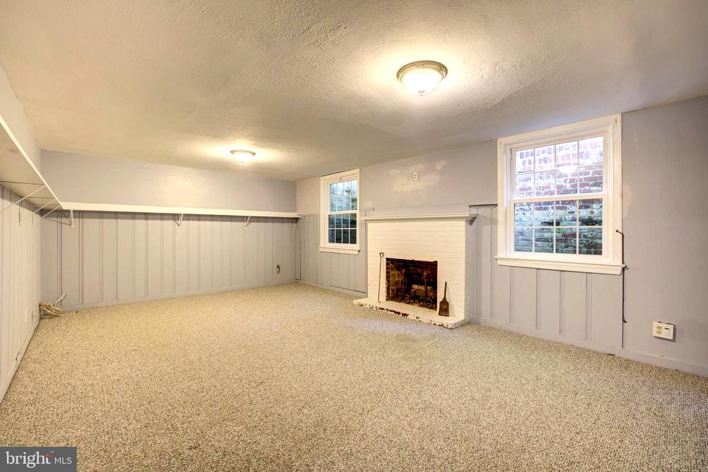 1119 WOODSIDE PARKWAY