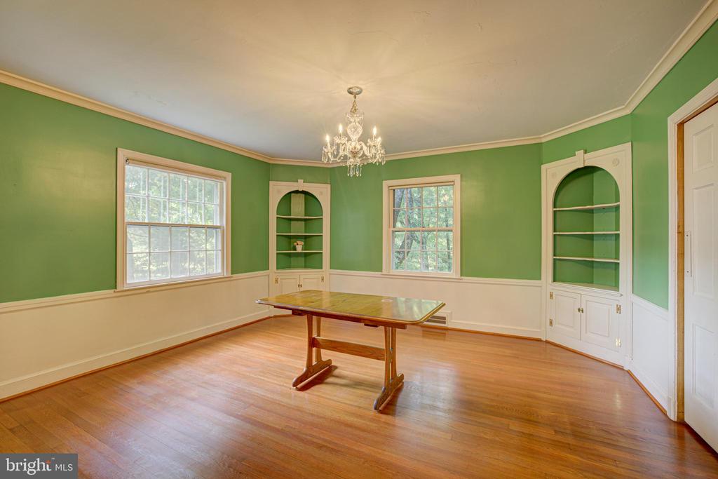 1119 WOODSIDE PARKWAY