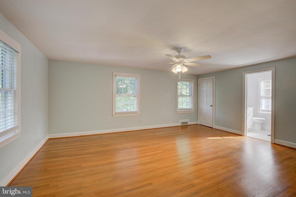 1119 WOODSIDE PARKWAY