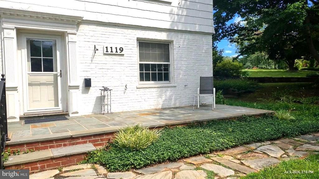 1119 WOODSIDE PARKWAY