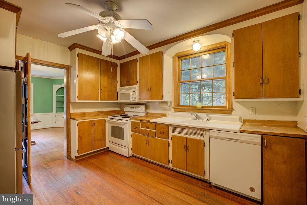 1119 WOODSIDE PARKWAY