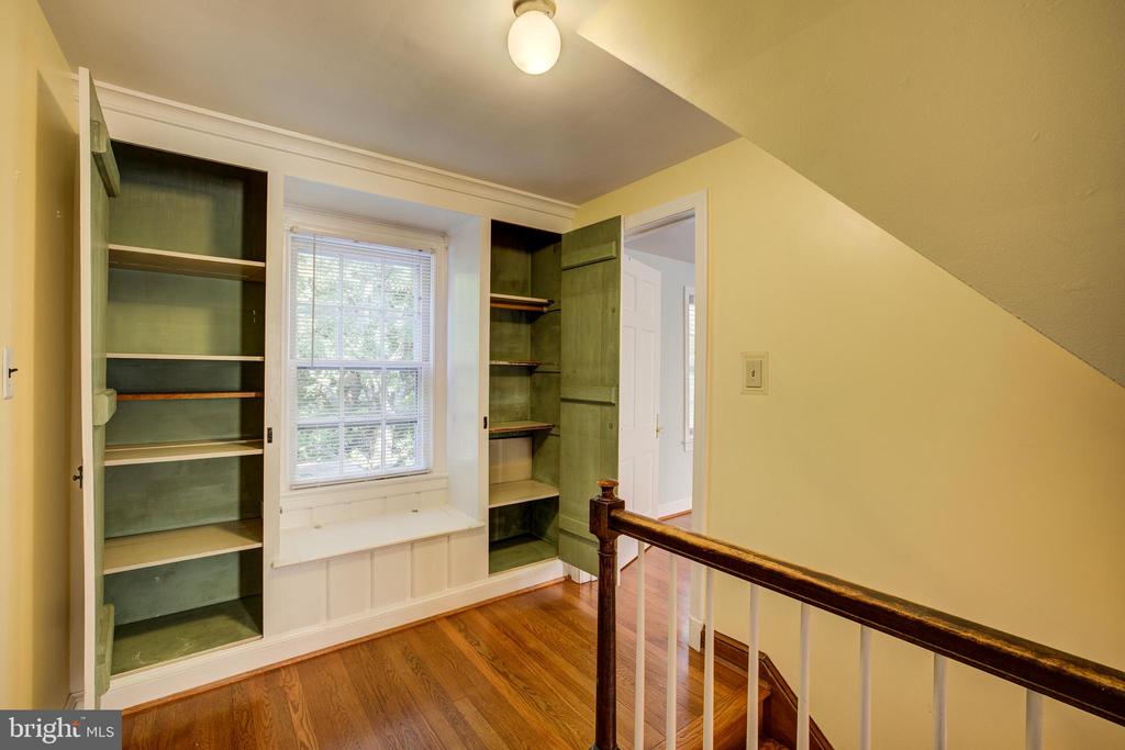 1119 WOODSIDE PARKWAY