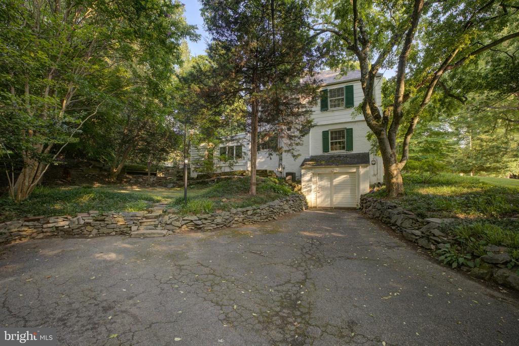 1119 WOODSIDE PARKWAY