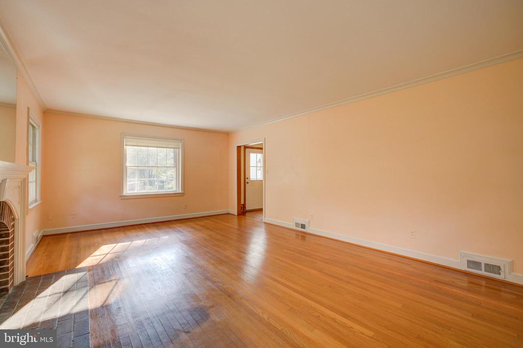 1119 WOODSIDE PARKWAY