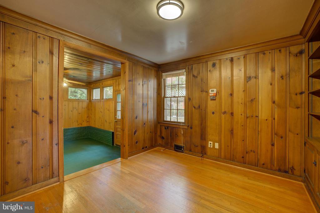 1119 WOODSIDE PARKWAY
