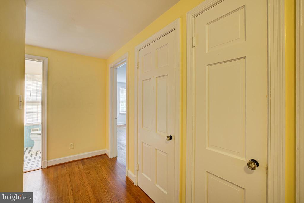 1119 WOODSIDE PARKWAY