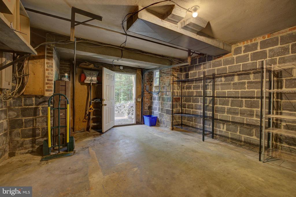 1119 WOODSIDE PARKWAY