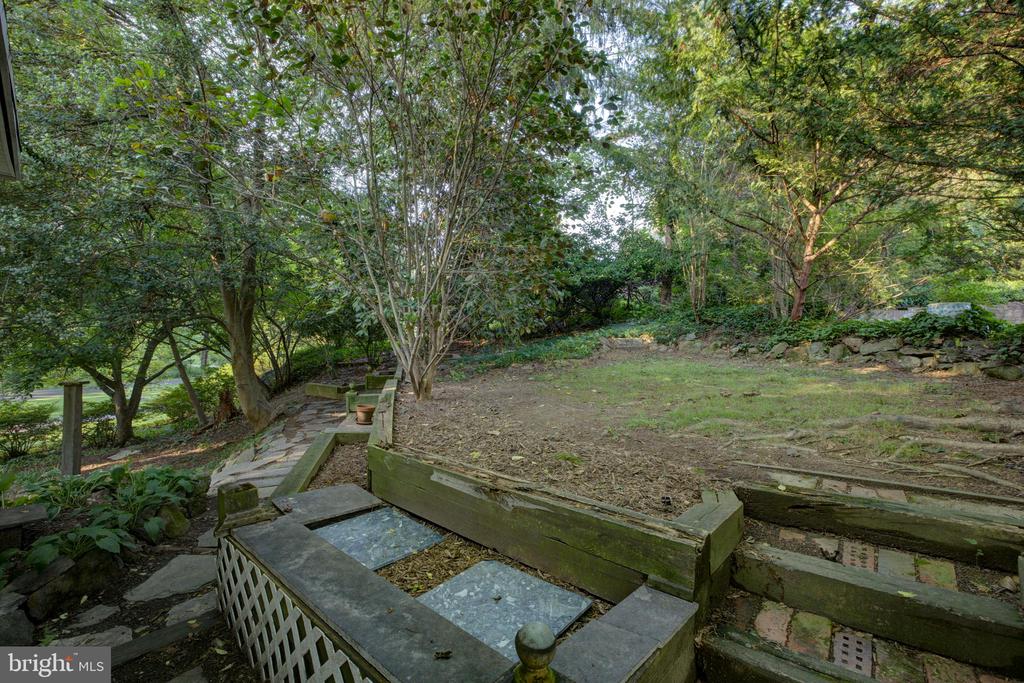 1119 WOODSIDE PARKWAY