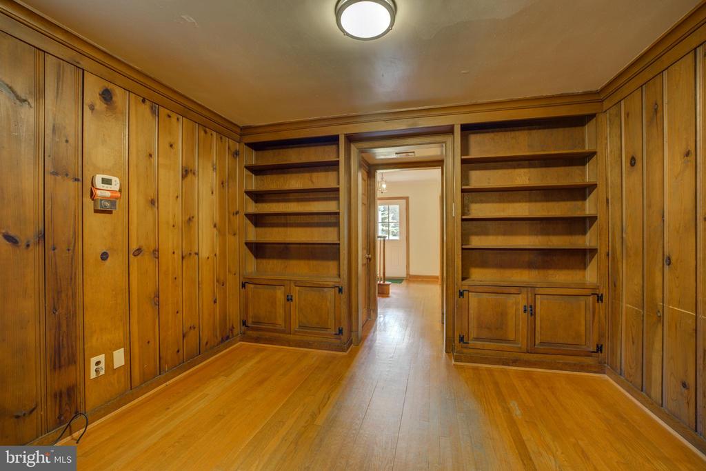 1119 WOODSIDE PARKWAY