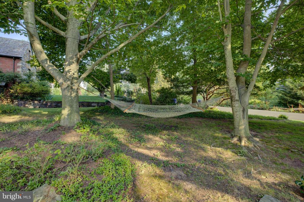 1119 WOODSIDE PARKWAY