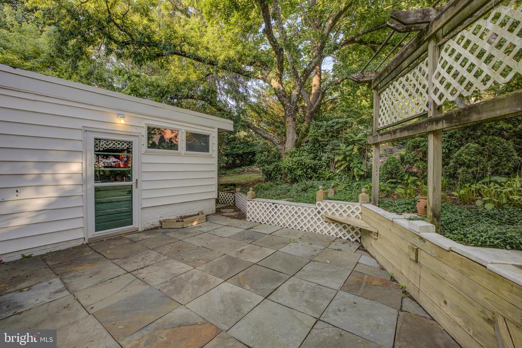 1119 WOODSIDE PARKWAY