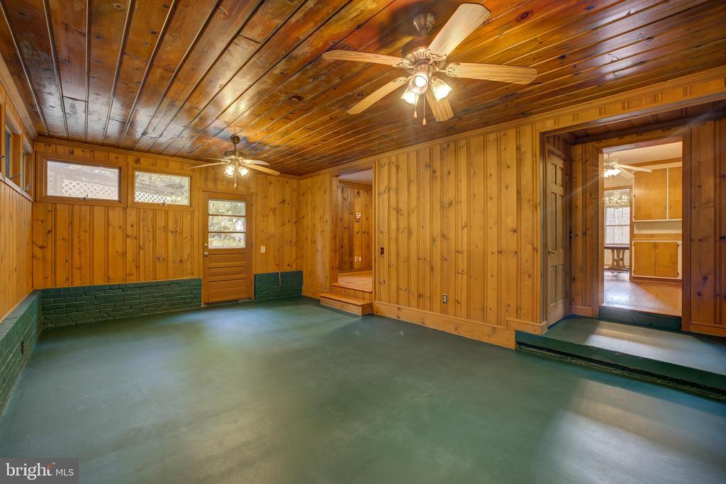 1119 WOODSIDE PARKWAY