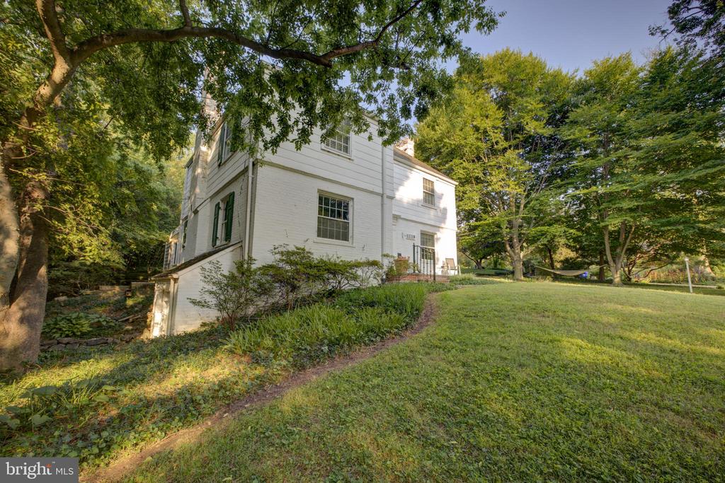 1119 WOODSIDE PARKWAY