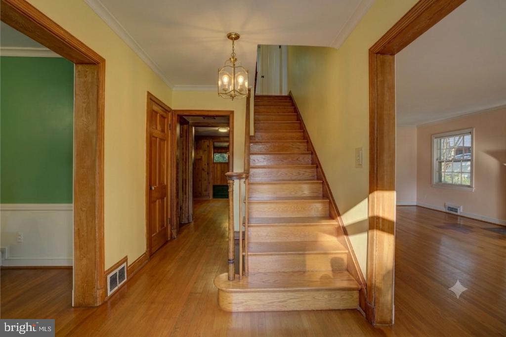 1119 WOODSIDE PARKWAY