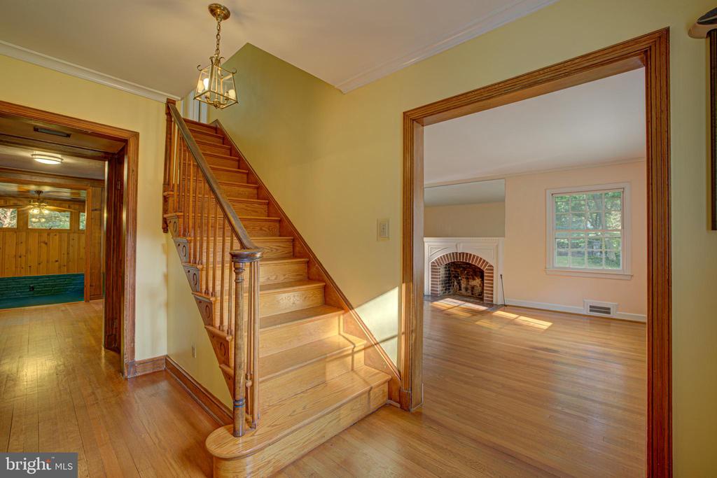 1119 WOODSIDE PARKWAY