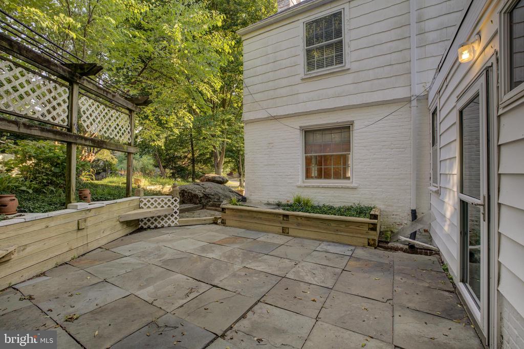 1119 WOODSIDE PARKWAY