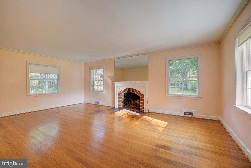 1119 WOODSIDE PARKWAY