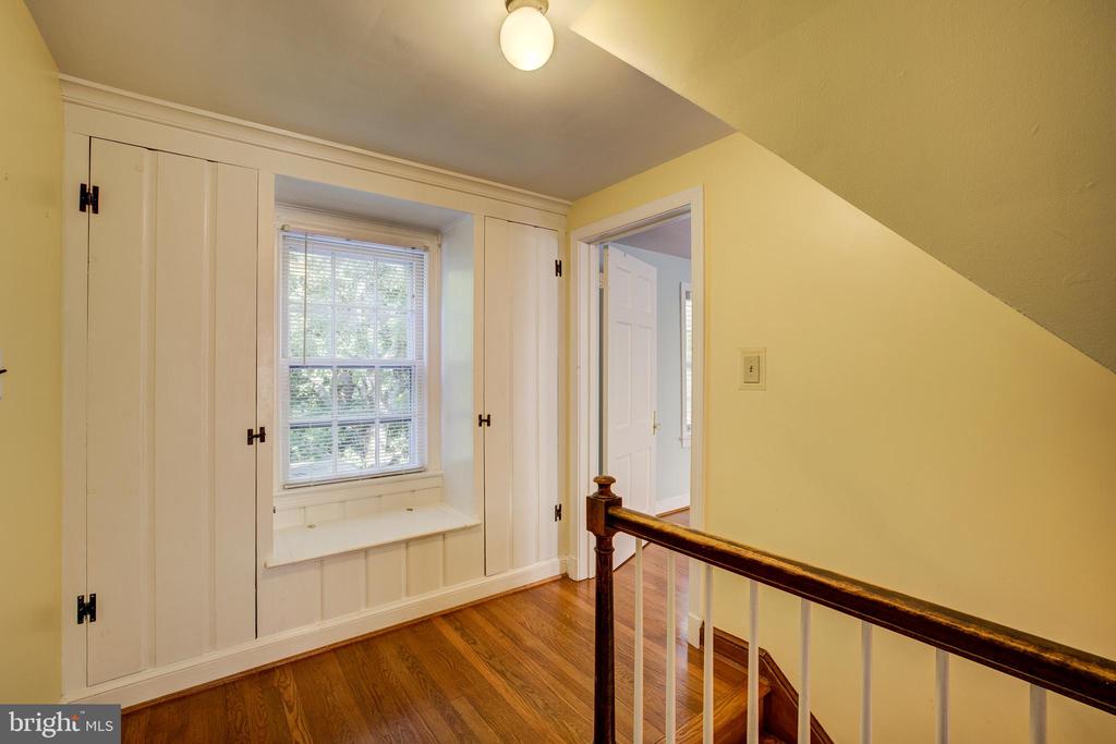 1119 WOODSIDE PARKWAY