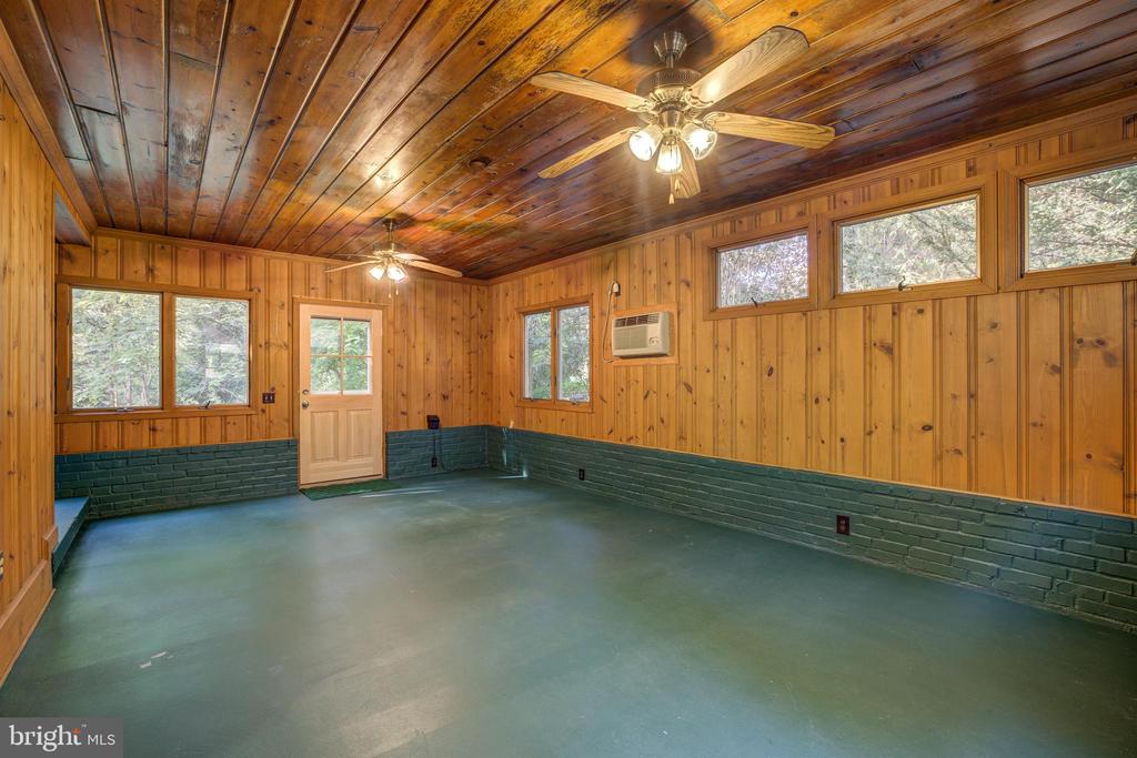 1119 WOODSIDE PARKWAY