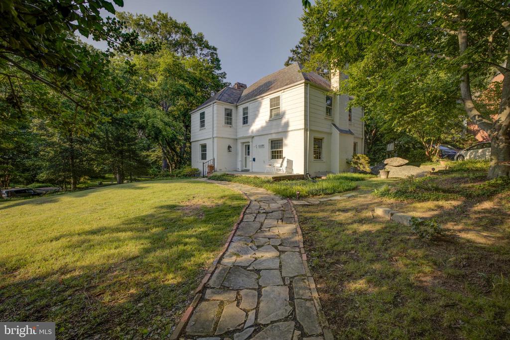 1119 WOODSIDE PARKWAY