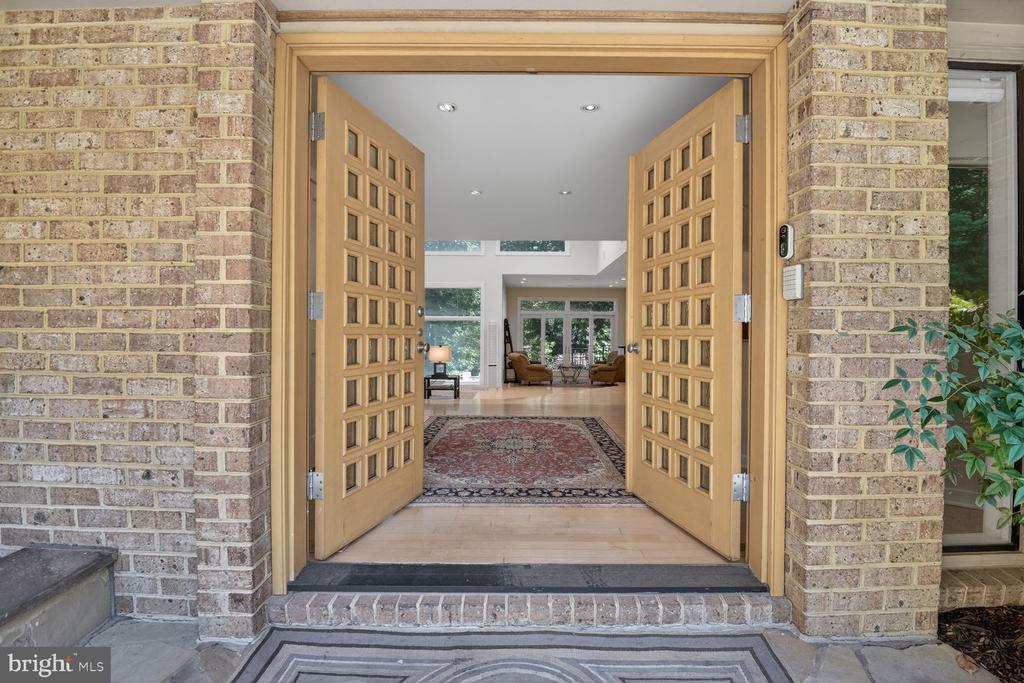 10801 BALANTRE LANE