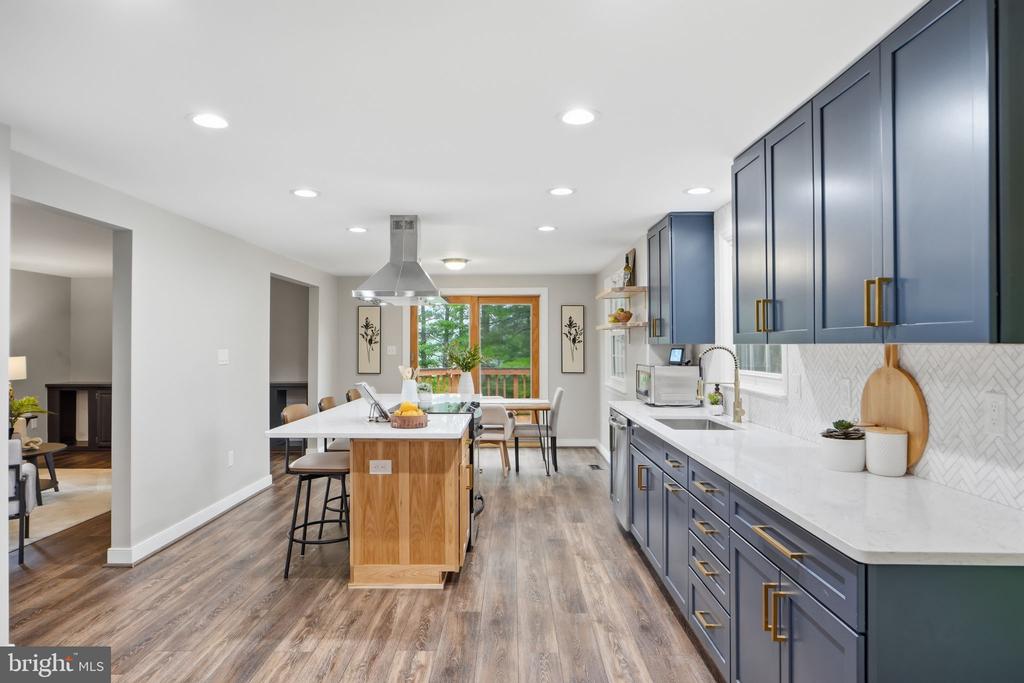 21 BELL BLUFF COURT