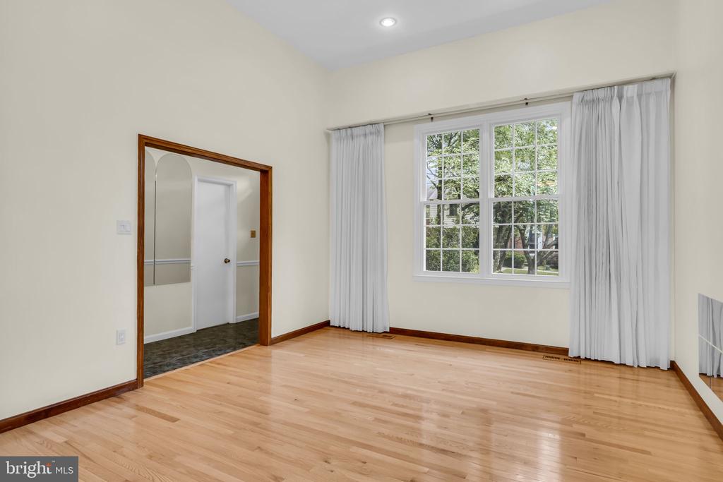 606 NORTHCLIFFE DRIVE