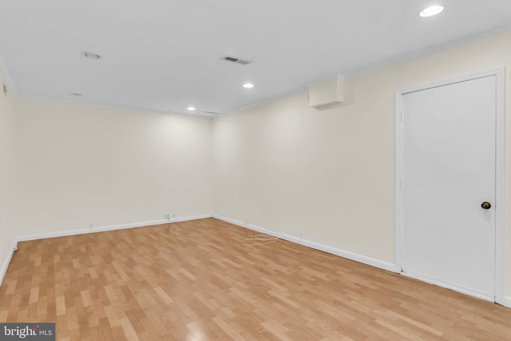 606 NORTHCLIFFE DRIVE