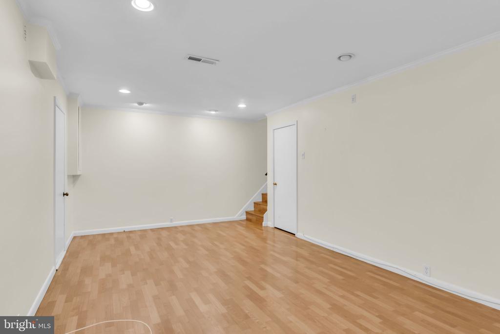 606 NORTHCLIFFE DRIVE
