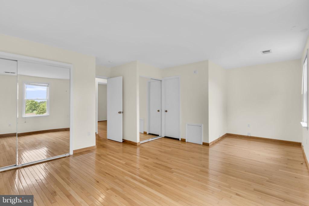 606 NORTHCLIFFE DRIVE