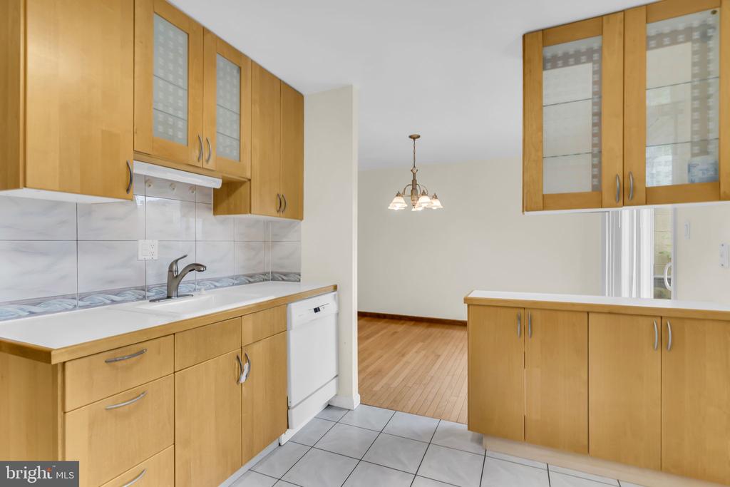 606 NORTHCLIFFE DRIVE