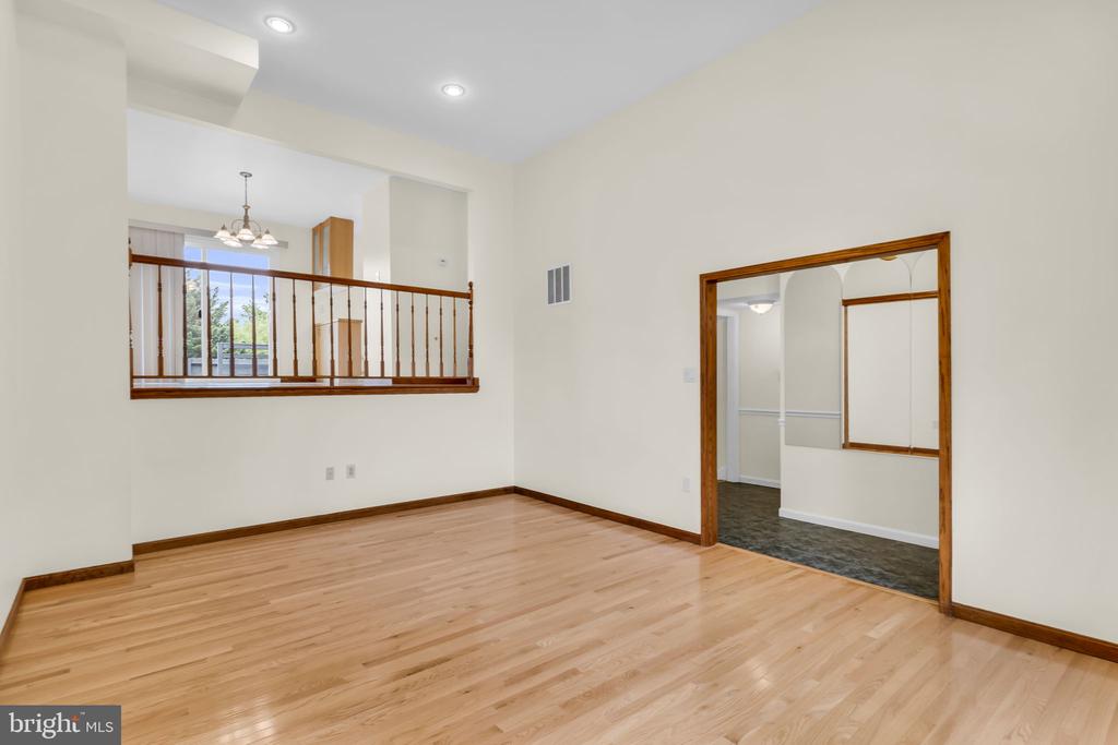 606 NORTHCLIFFE DRIVE