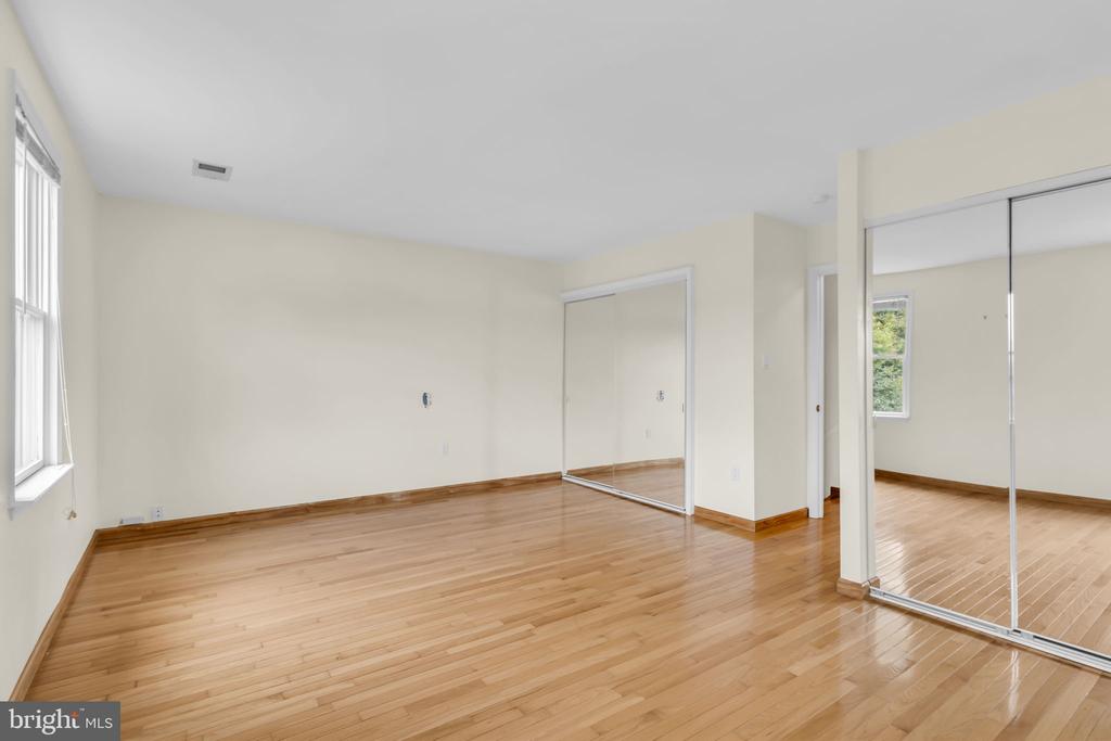 606 NORTHCLIFFE DRIVE