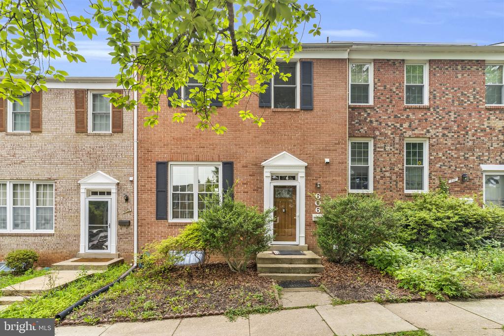 606 NORTHCLIFFE DRIVE
