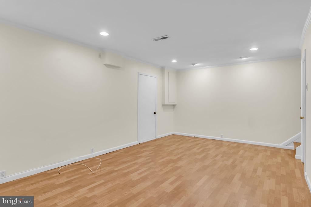 606 NORTHCLIFFE DRIVE