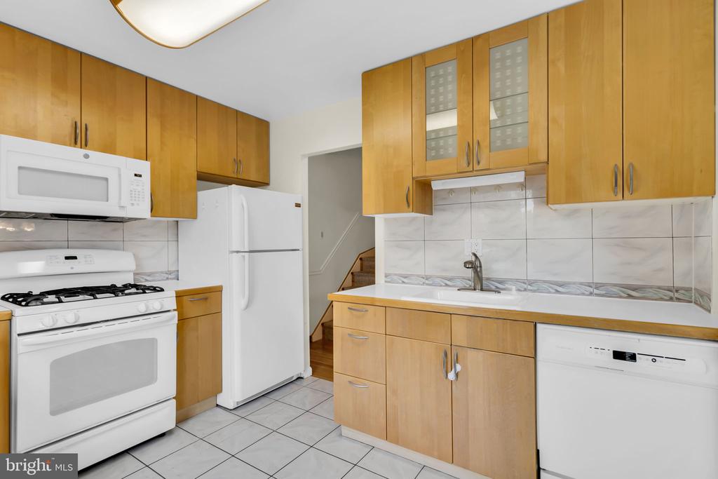 606 NORTHCLIFFE DRIVE