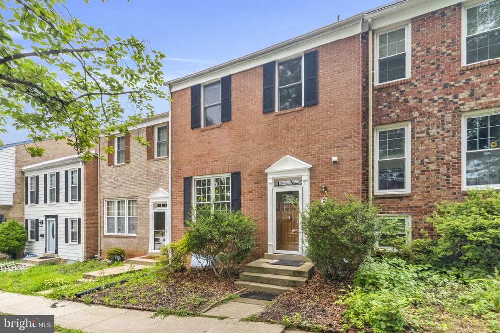 606 NORTHCLIFFE DRIVE