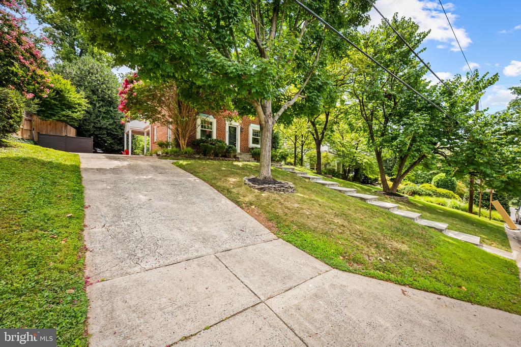 9613 PARKWOOD DRIVE