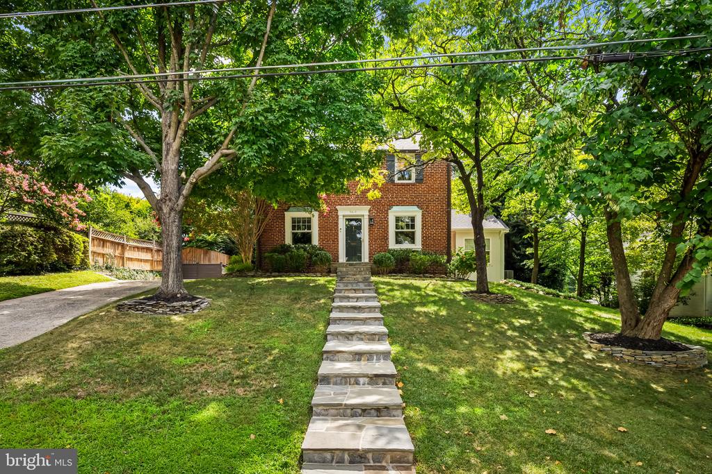 9613 PARKWOOD DRIVE