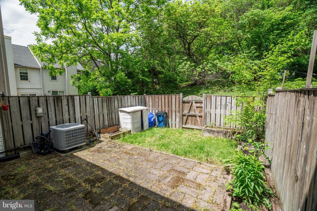 2922 STRAUSS TERRACE