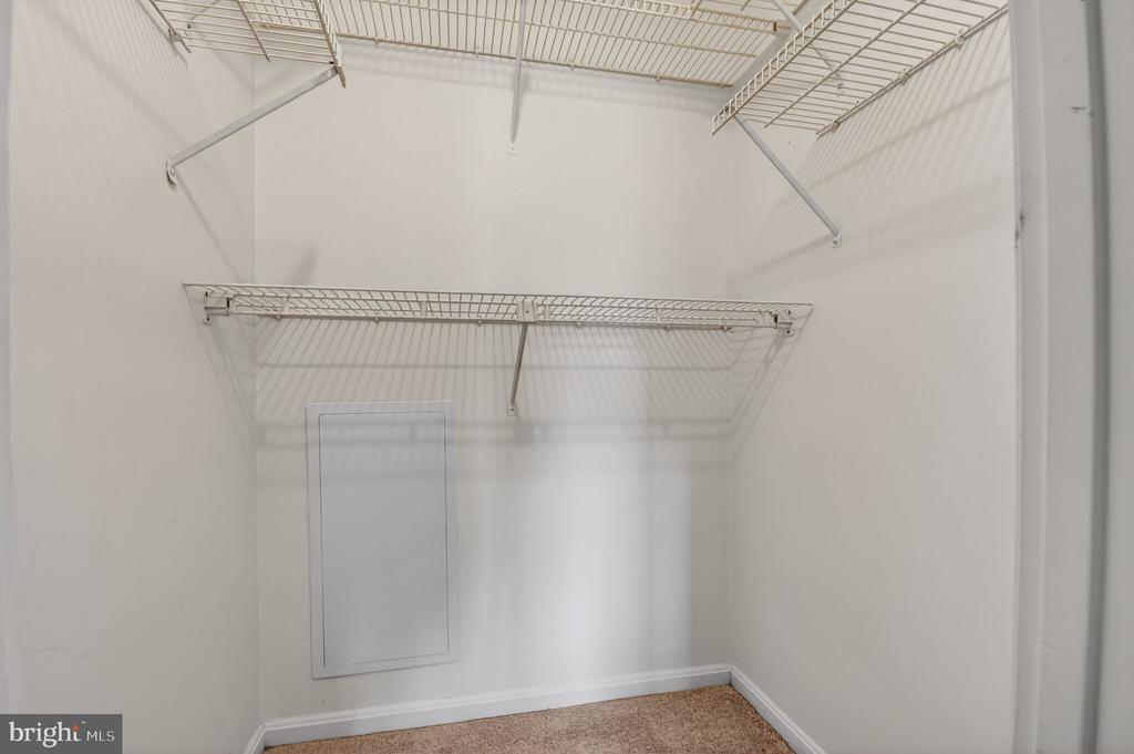 10101 GROSVENOR PLACE Unit: 701