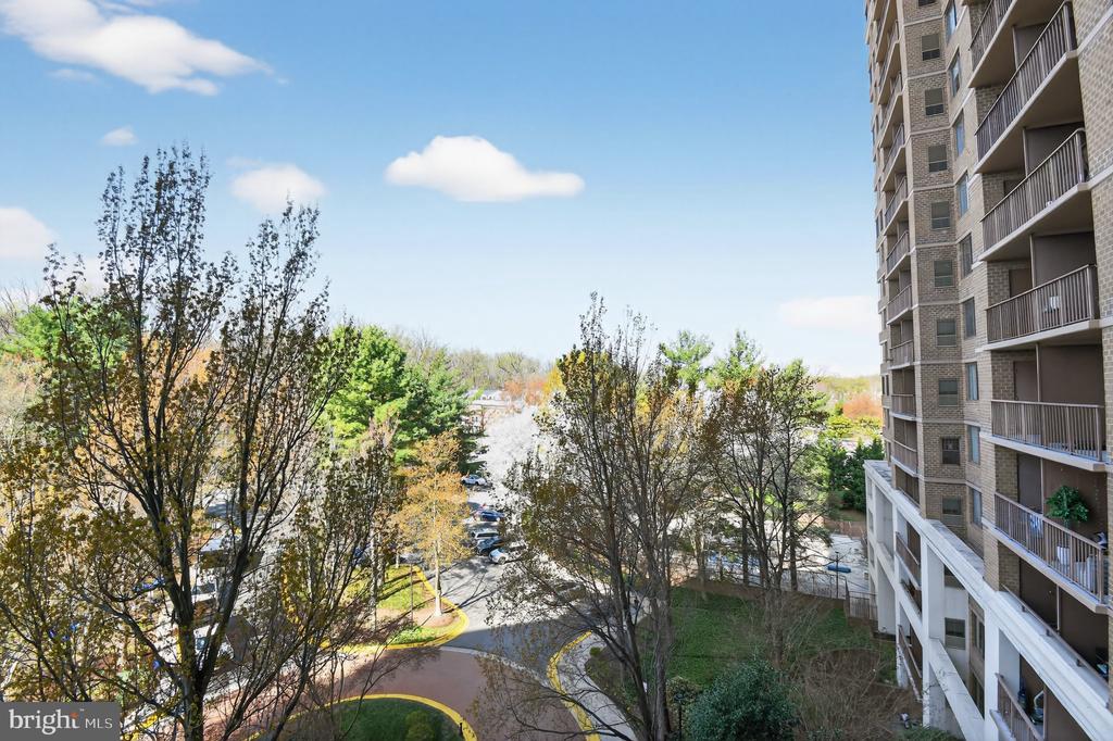 10101 GROSVENOR PLACE Unit: 701