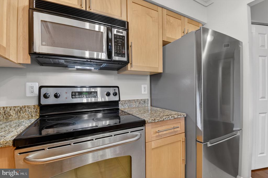10101 GROSVENOR PLACE Unit: 701