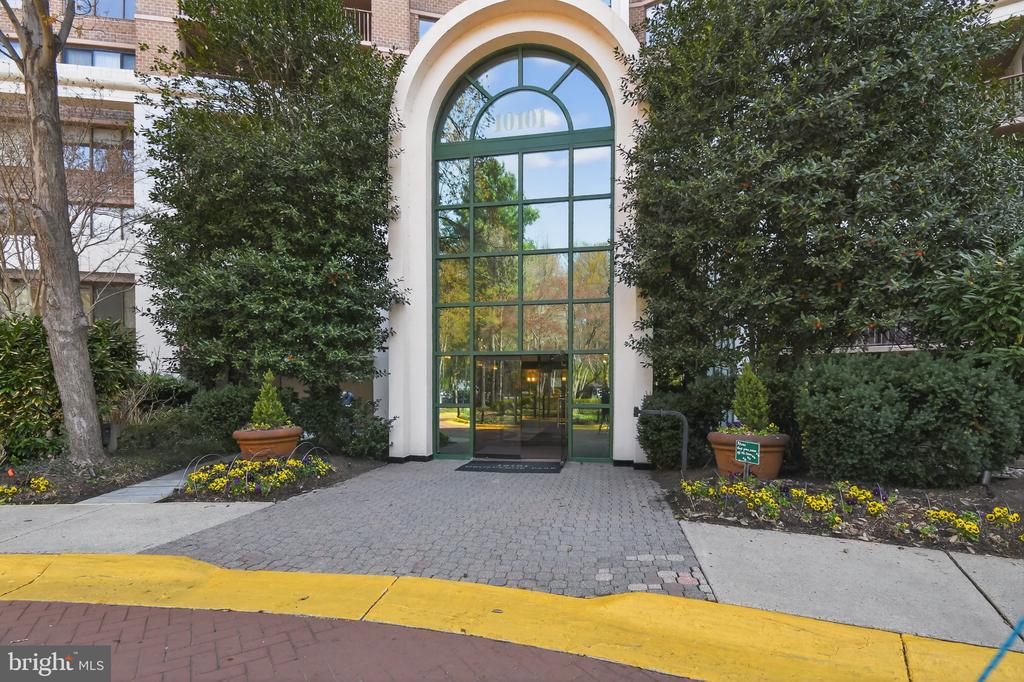 10101 GROSVENOR PLACE Unit: 701